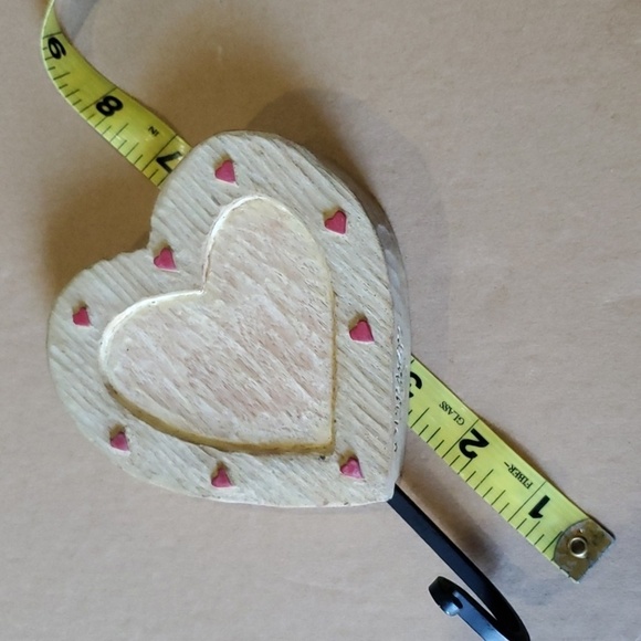 Carved resin heart hanger 4.25 X 6.5 - Picture 6 of 7